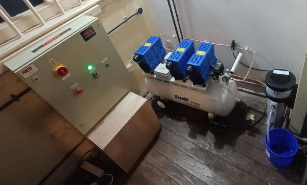 Control cabinet and air compressor